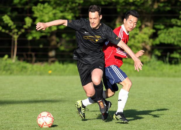 Photo Pascal Muller: CSPL, en noir, affrontera Béthusy dans un match entre équipes du groupe A
