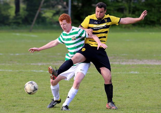 Photo Pascal Muller: Killa Beez (jaune) lutte pour la promotion. Sauce Galaxy (vert) tentera de laisser Nespresso derrière eux