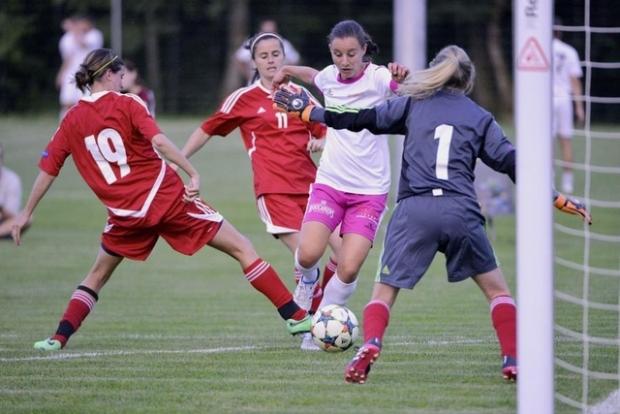 Carolyn Mallaun (en blanc) et les Boucanières se sont une fois encore imposées face à l’équipe de l’UEFA  (Photo:  Christian Brun)